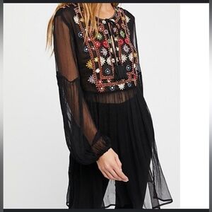 NWT 🏷️ Free People Wanderlust Embroidered Tunic size  M
